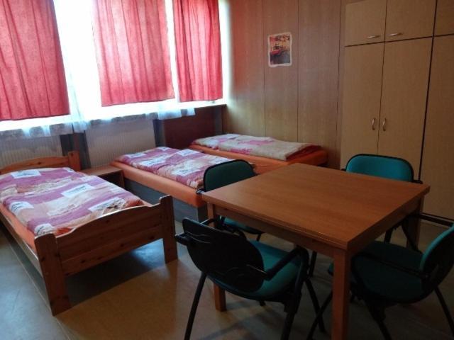 Hostel Monty Říčany Zimmer foto
