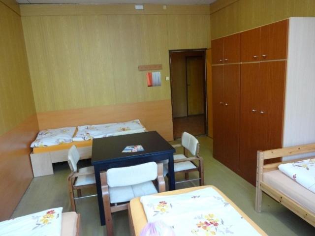 Hostel Monty Říčany Zimmer foto